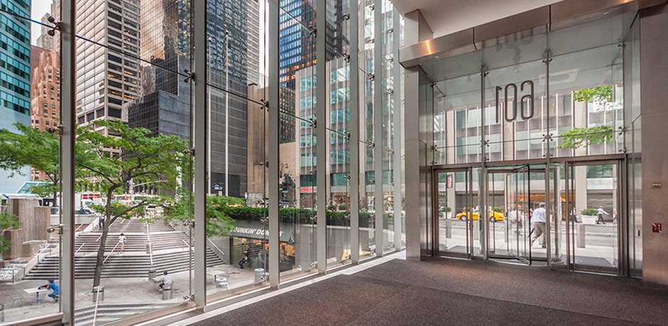 CarvartGlass's tweet photo. Interior or exterior, our #architectural #glass #products create transparency &amp; openness in #commercial #facilities https://t.co/pZf88wnR1x https://t.co/doKoLQLVnm