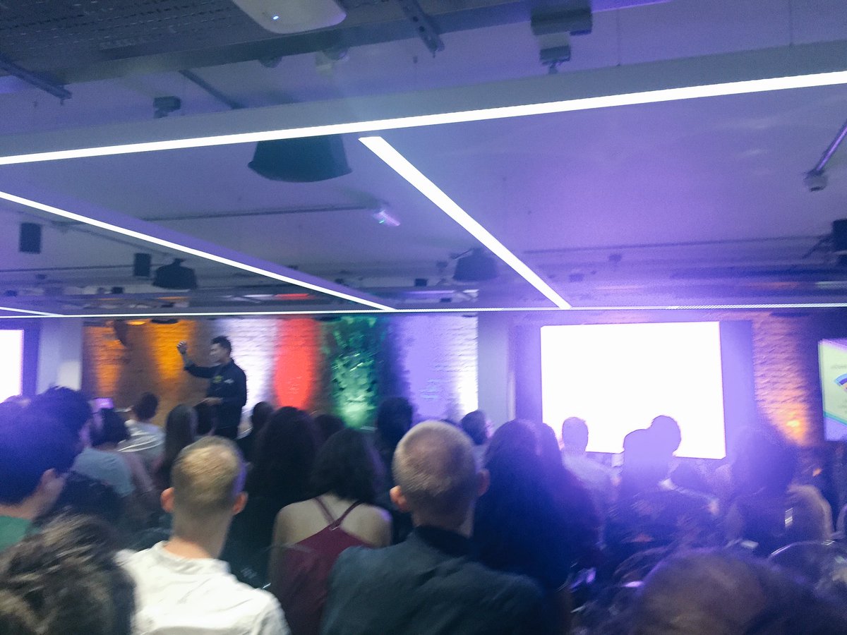 matylda_sz's tweet photo. @rossbreadmore on 'Designing digital services that feel human'! @ServiceLabLDN #servicedesign #servicedesignLondon https://t.co/EWa36PO6qf
