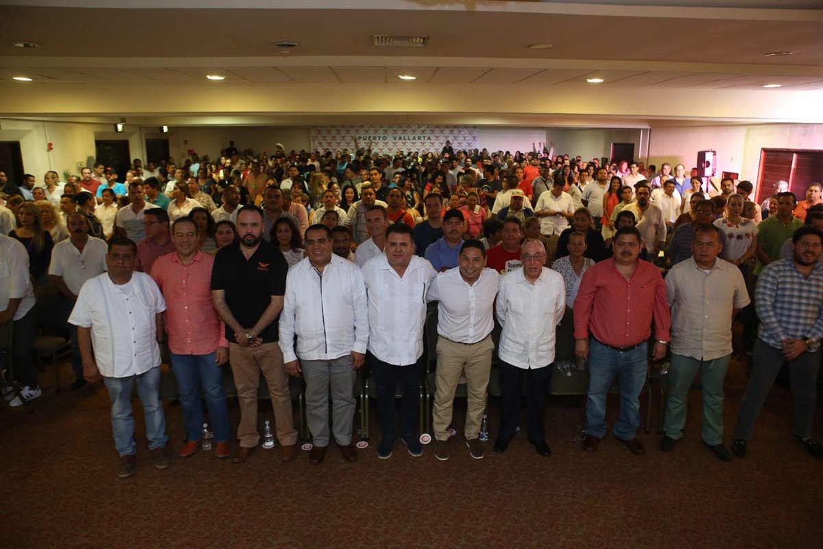 MemoMedranoB's tweet photo. Felicidades a la Comisión Operativa de Puerto Vallarta por el trabajo que han desempeñado en este año. https://t.co/i8LzWhqbUz