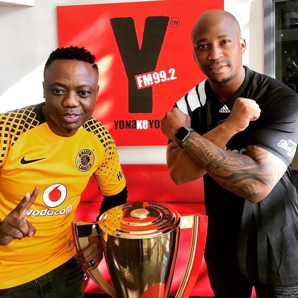 ArtistsTrending's tweet photo. #CarlingBlackLabelChampionCup ✌️is now trending top news in South Africa 🇿🇦 @DJTira @iamnaakmusiq https://t.co/wLH06VpytN