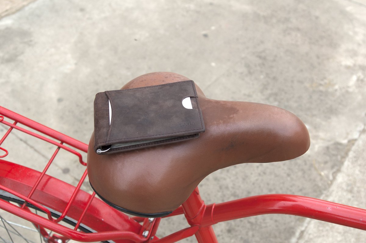 FeelSavia's tweet photo. Haz tu vida más práctica y cómoda con tu cartera Savia. Pásate a lo moderno. A la venta en Amazon https://t.co/QEcqpbuLtx https://t.co/0PDmuEoZXv