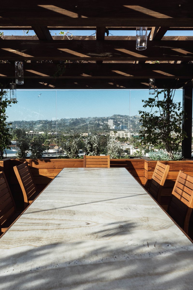 AboveSixtyBH's tweet photo. Gather around, enjoy a day with friends on our lower terrace of Above SIXTY! #AboveSIXTYBH #SIXTYbevhills #SIXTYhotels https://t.co/WC3PHTNDG4