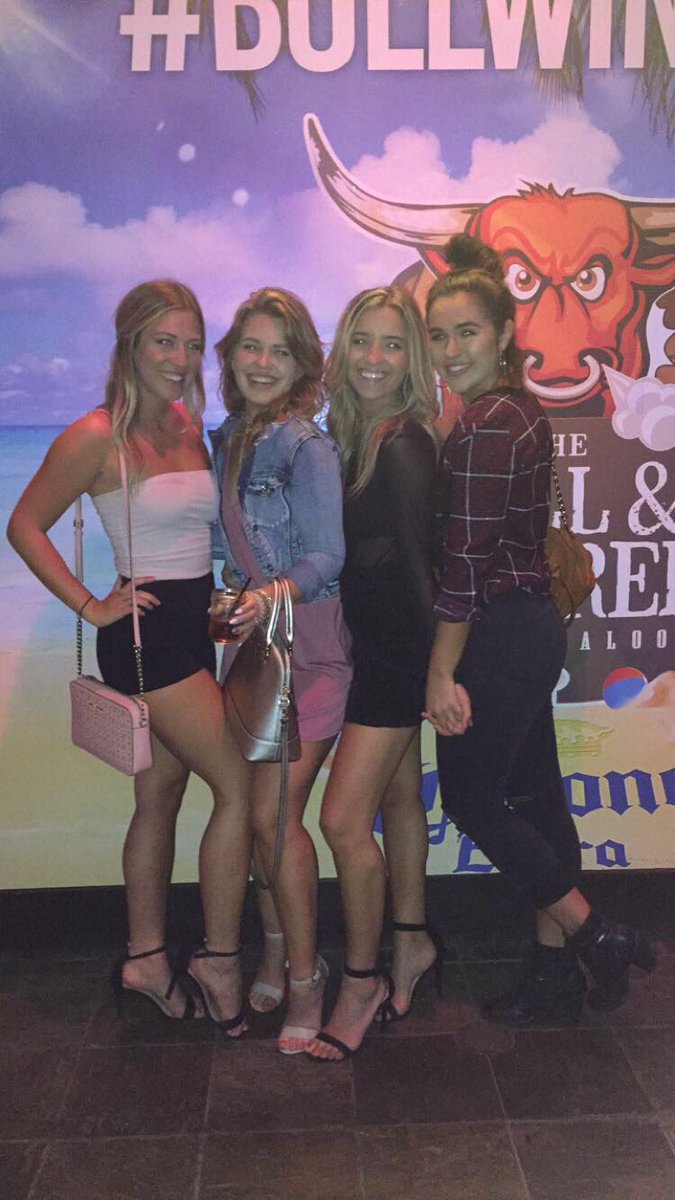 bullandbarrel's tweet photo. Who's coming to visit us tonight?! Retweet this if you are๐
#wednesday #bullwednesday https://t.co/yGBoX9dzQf