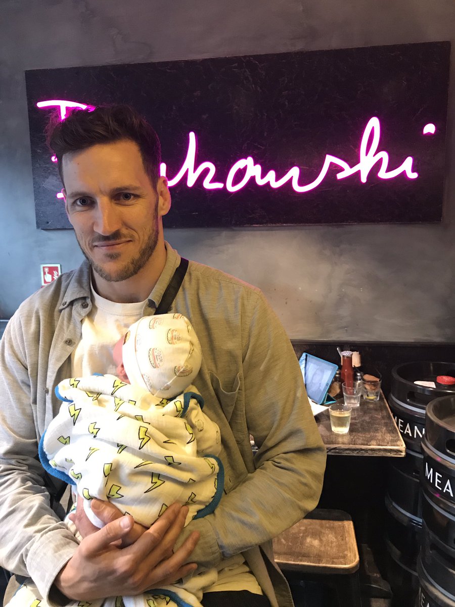 Anniversary date night out w/ baby Pascoe at @BukowskiGrill <a href="/BoxparkCroydon/">BOXPARK CROYDON</a> #1monthold #3yearsmarried #tiredparents #bringonthecomfortfood