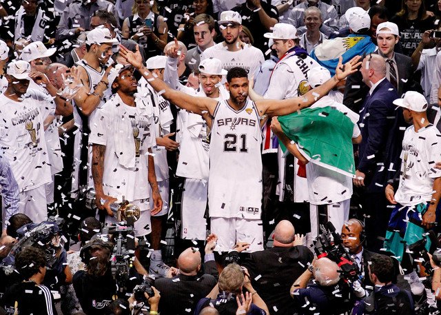 LaMonster97's tweet photo. @nbaplus #200kValientes cuando la poesia y el baloncesto se unieron Spurs 2013/14 https://t.co/s4AtR1jP5Y