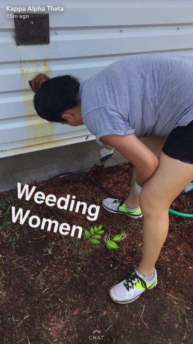 ThetaFoundation's tweet image. Are you following along with the Theta Service Trip on Snapchat? Check it out! #ThetaService #LeadingWomen #WeedingWomen 🌱💪