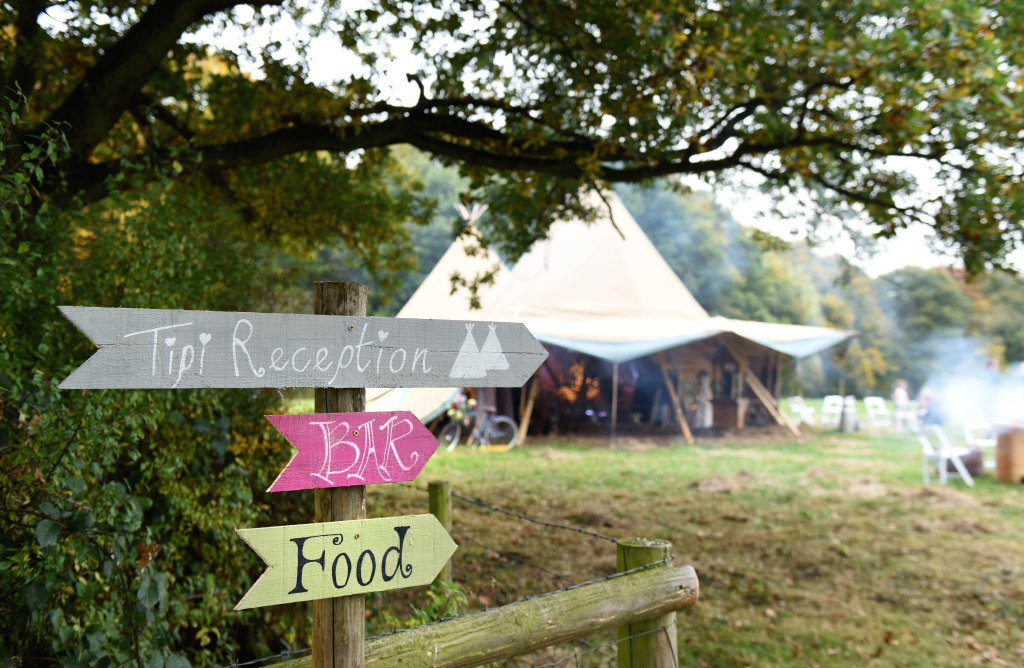 Come check out <a href="/wildtipi/">Sam & Tim</a> on the blog today! #wedding #wddingwednesday #weddinghour littletreewedding.com/2017/07/19/wil…