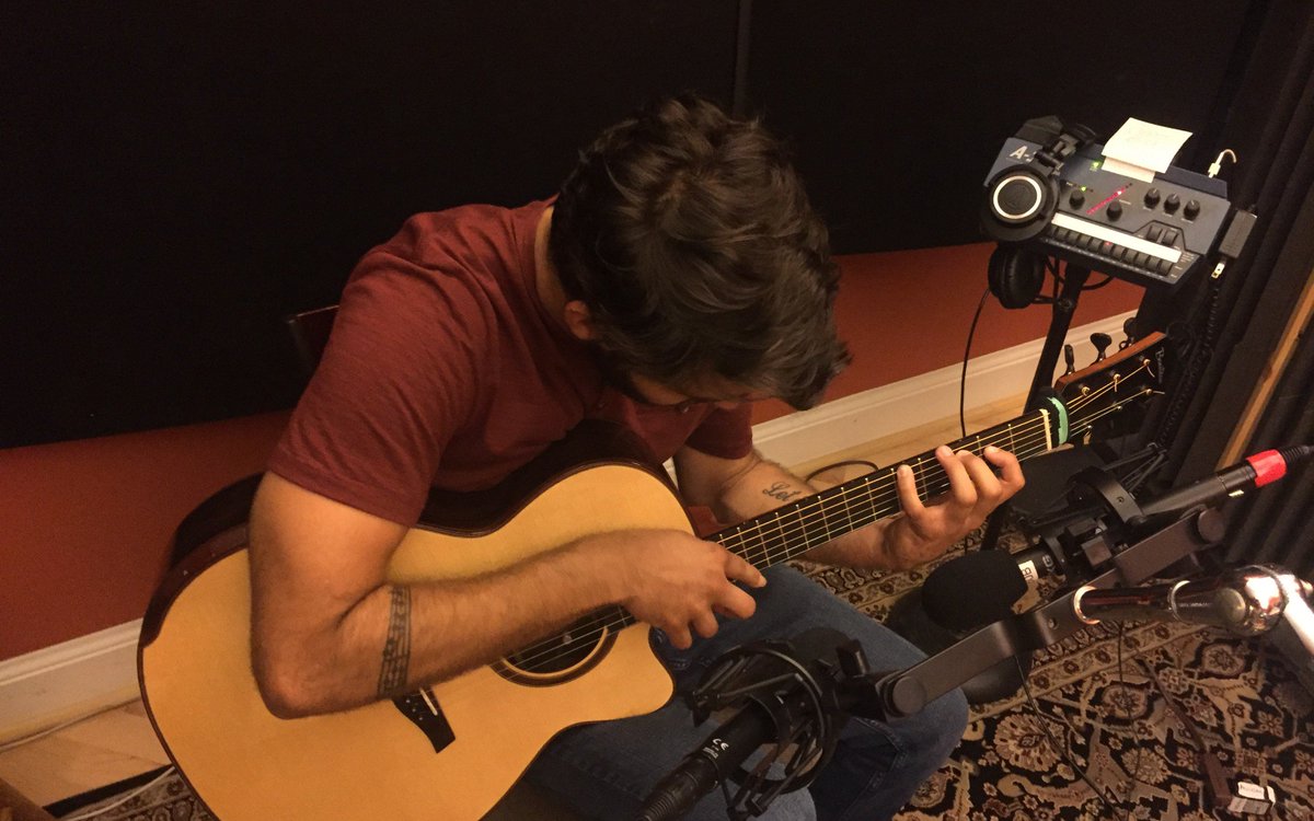 mastersoundva's tweet photo. @DustinFurlow tracking guitar with some incredible boutique instruments: https://t.co/WhOxQqyVyc #acousticguitar #recordingstudio https://t.co/8OP4nzGxPJ