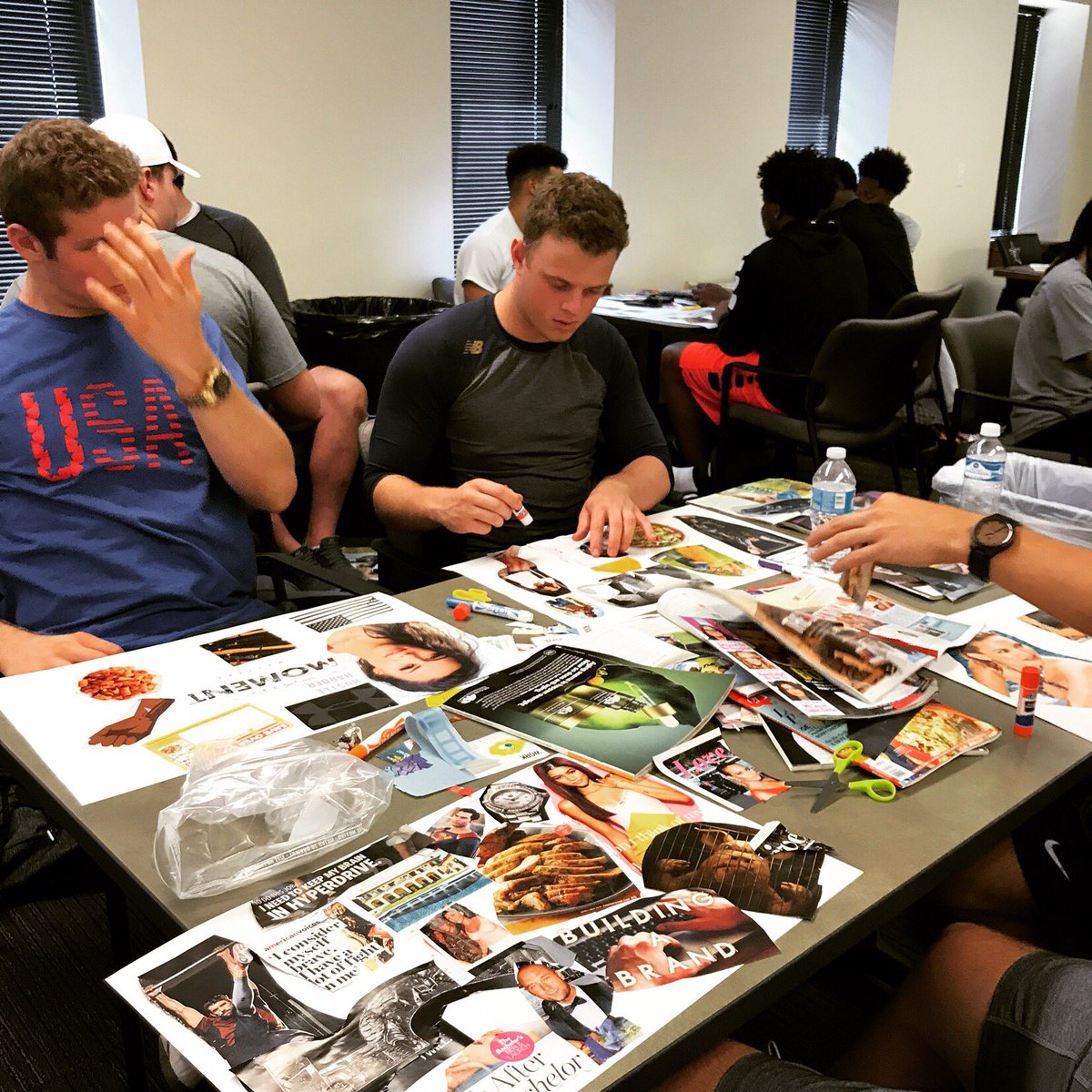 VandySuccess's tweet photo. @littlecorny07 discussing the importance of GOAL SETTING and having a VISION! #vanderbiltathletics #vanderbiltuniversity #studentathletedev https://t.co/JV3sWU97ll