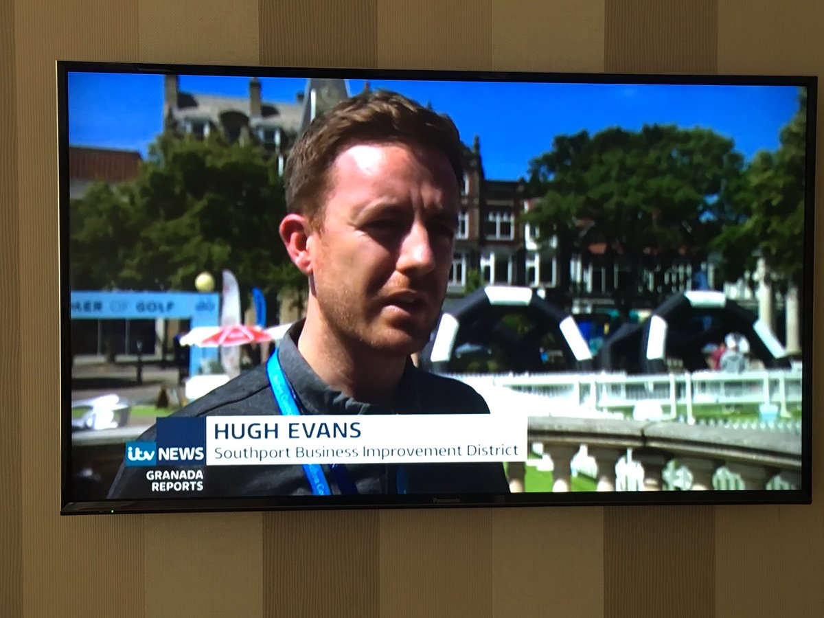 sarusaru82's tweet photo. Super proud of my husband, Mark... No, sorry, Hugh! @marko1783 https://t.co/cpfb3CSv8X