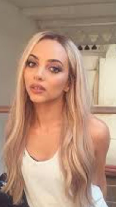 JadeTheirwall's tweet photo. Me with blond I hate it https://t.co/9seUwCSATV