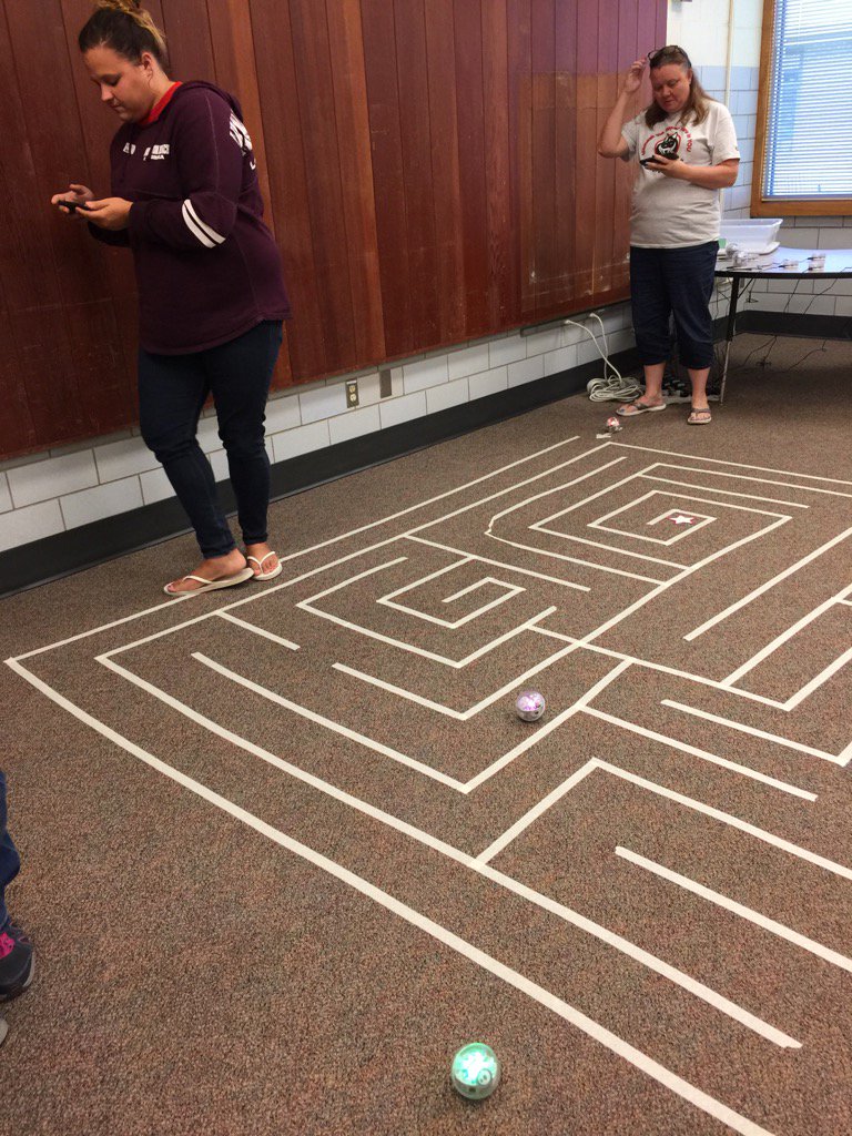 mrsraun's tweet photo. Having fun with Sphero! https://t.co/GmbRxCcQUg