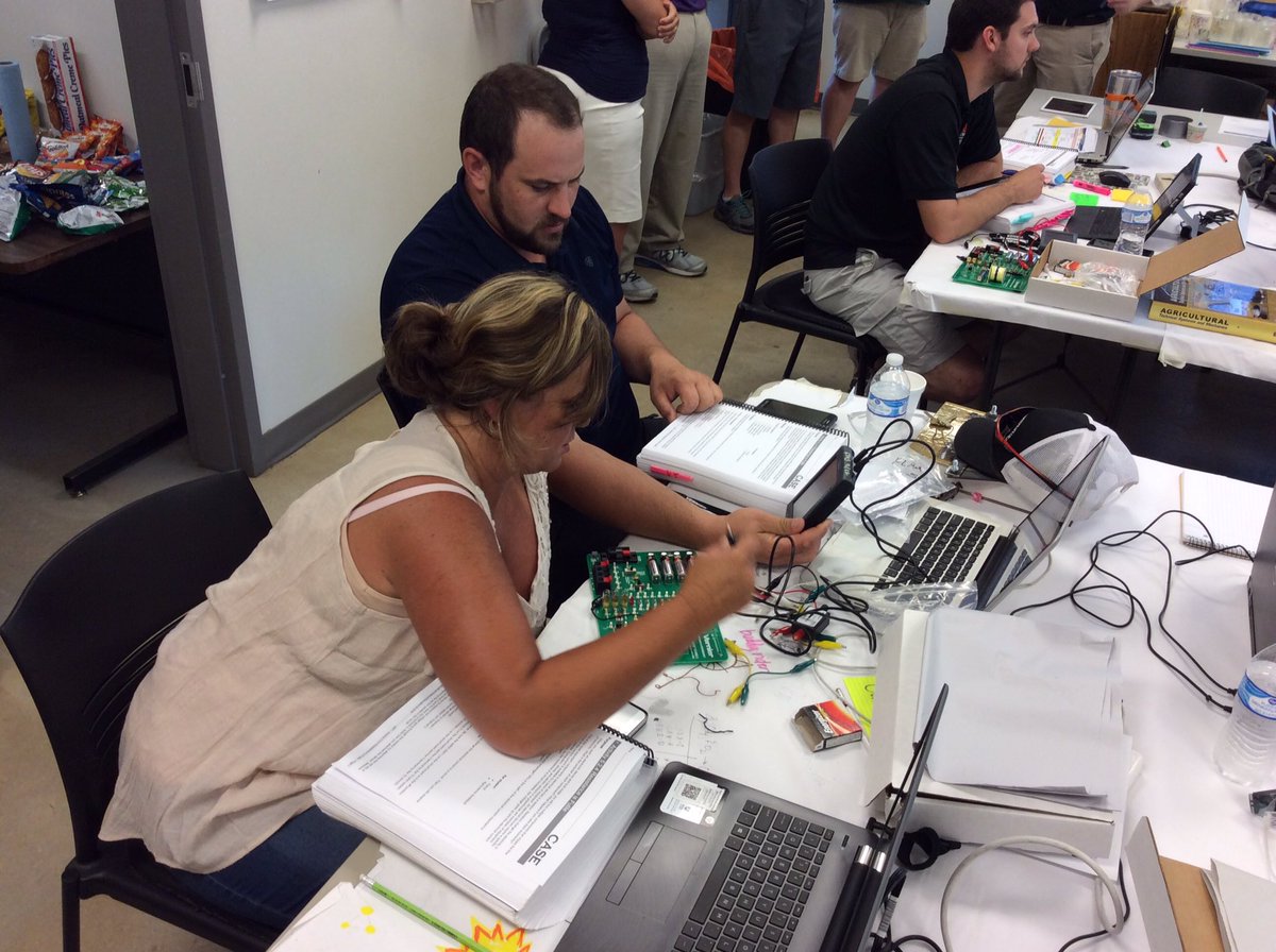 meyermar51's tweet photo. Learning how electric motors work to create mechanical energy @ATUcase17 @case4learning @ATUAgri #APTnerds https://t.co/zdwCUDfruD