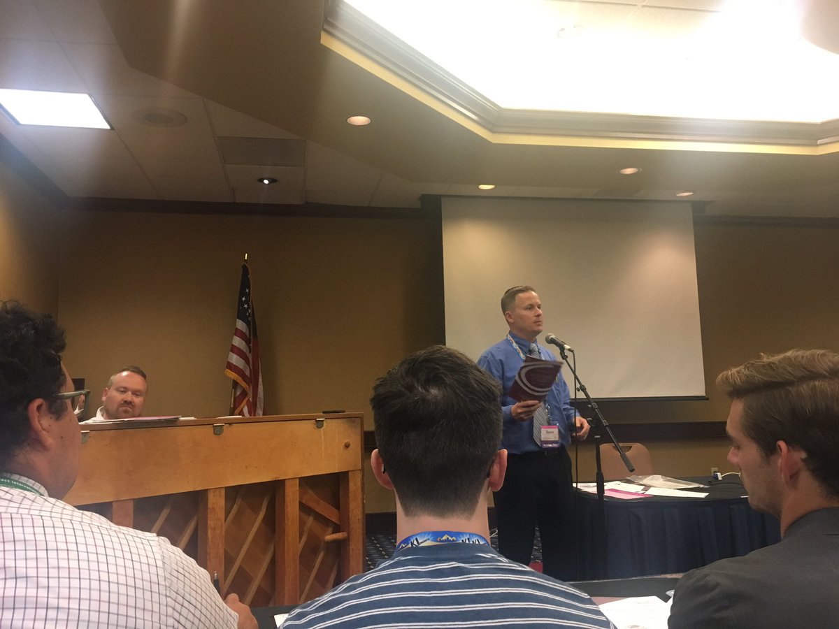 WaltzLezlie's tweet photo. "Don't let a tricky section or a challenging text stop you from doing a piece." Stephen Rew @ the Academy Session #mcda2017 #acda https://t.co/NyItnykyHq