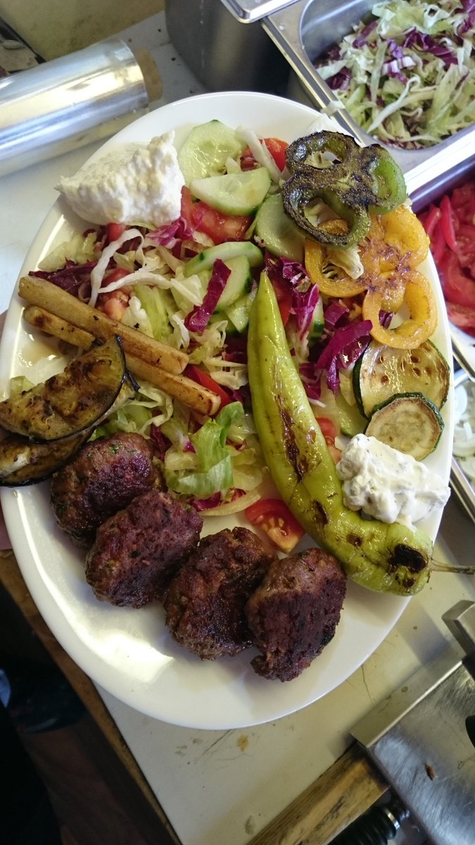 HTanis34's tweet photo. #köfte von Rindfleisch am -#kutschkermarkt bei #weltmeisterkebap #hüseyin #tanis https://t.co/CJ6Lwh0wU0