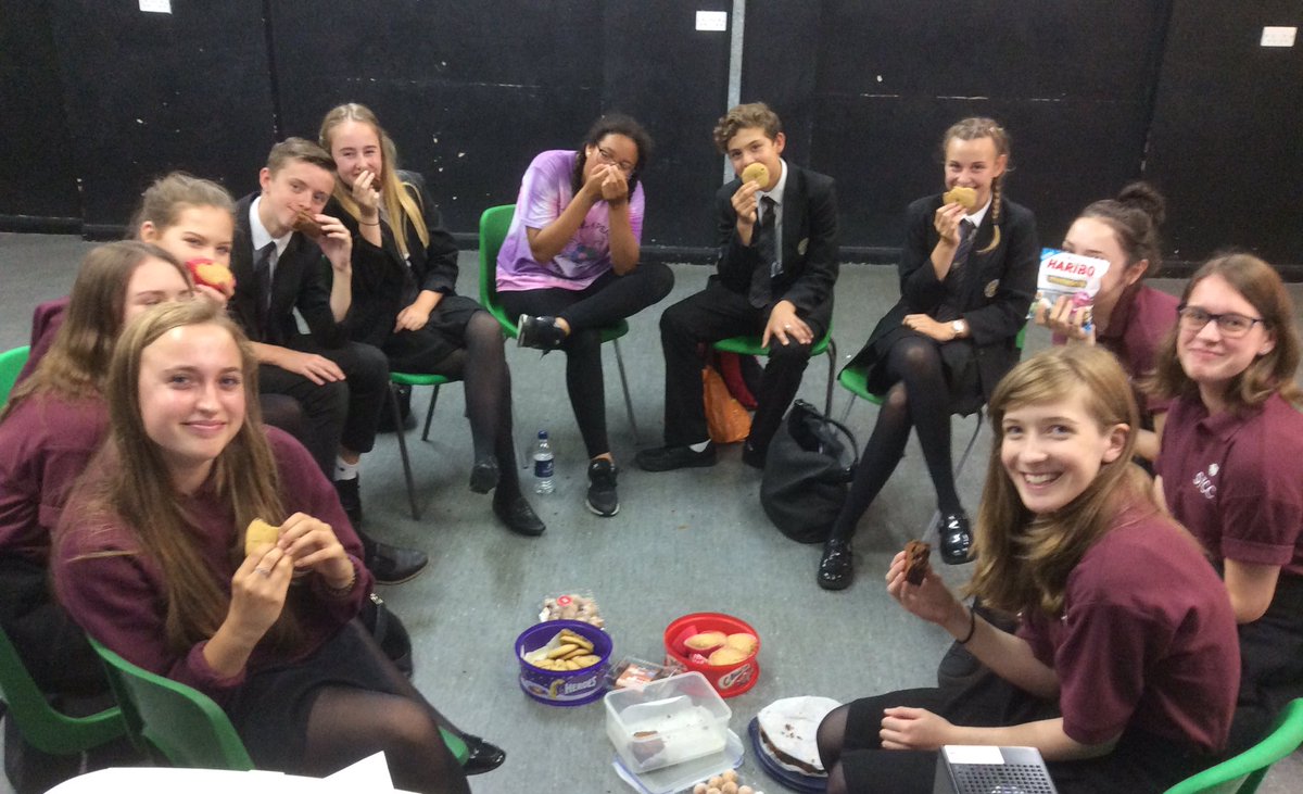 StCCDrama's tweet photo. Thank you Drama Leaders for giving up your time this year to share your knowledge and passion for drama with KS3 students 🎭⭐️#💖Drama https://t.co/U2YsClJ2g8