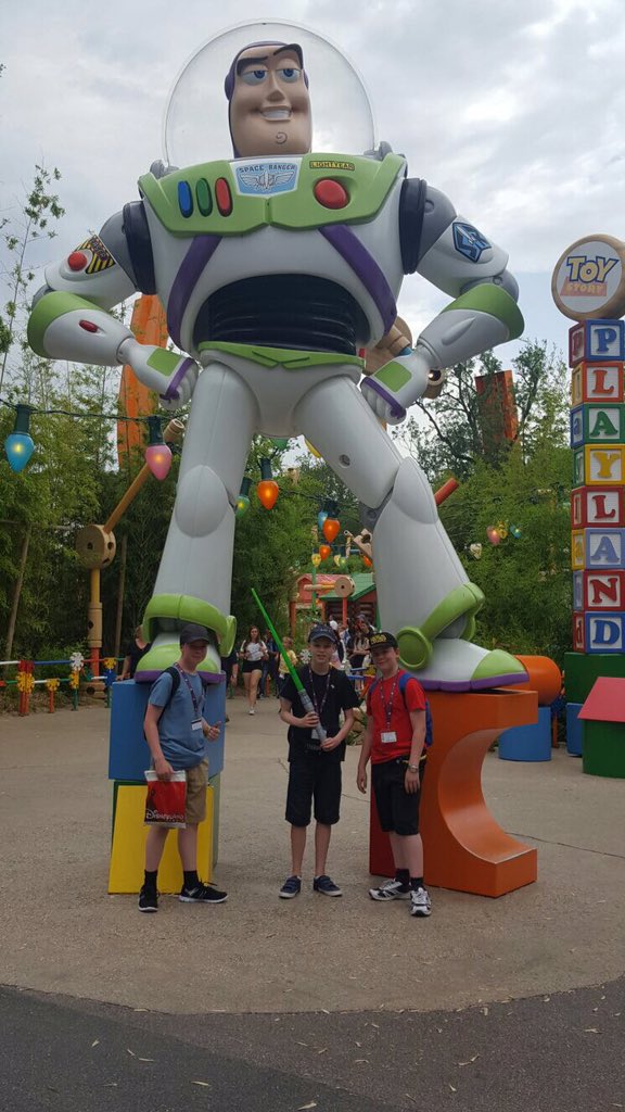 TCA_EandA's tweet photo. DisneyLand https://t.co/DZQ1vSMJ5z