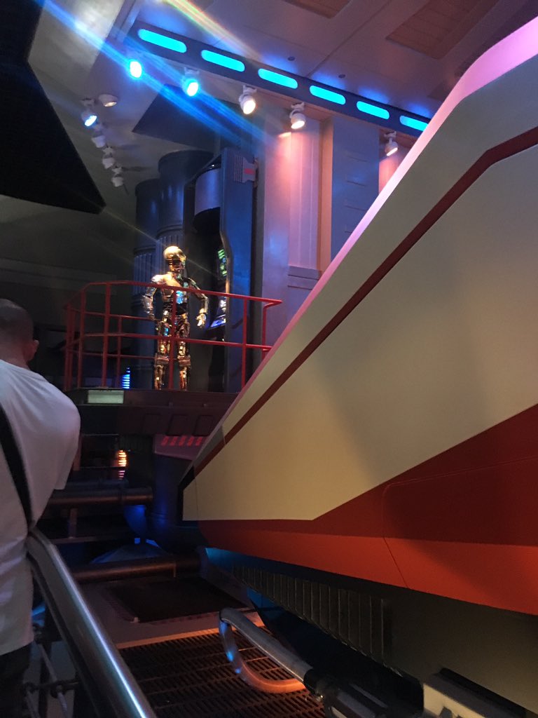 TCA_EandA's tweet photo. DisneyLand https://t.co/DZQ1vSMJ5z