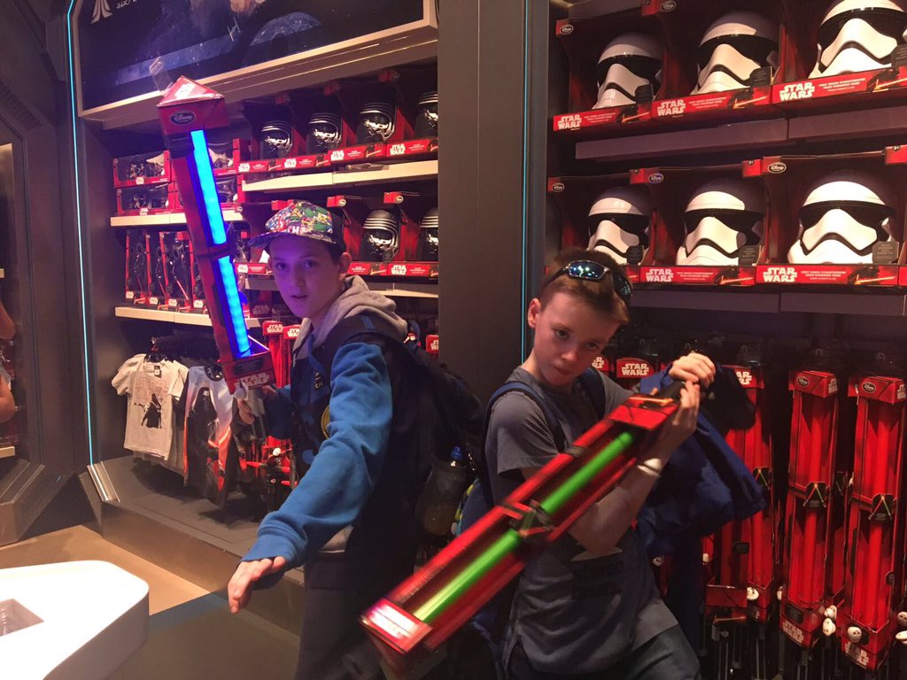 TCA_EandA's tweet photo. DisneyLand https://t.co/z2FA4FRy0V