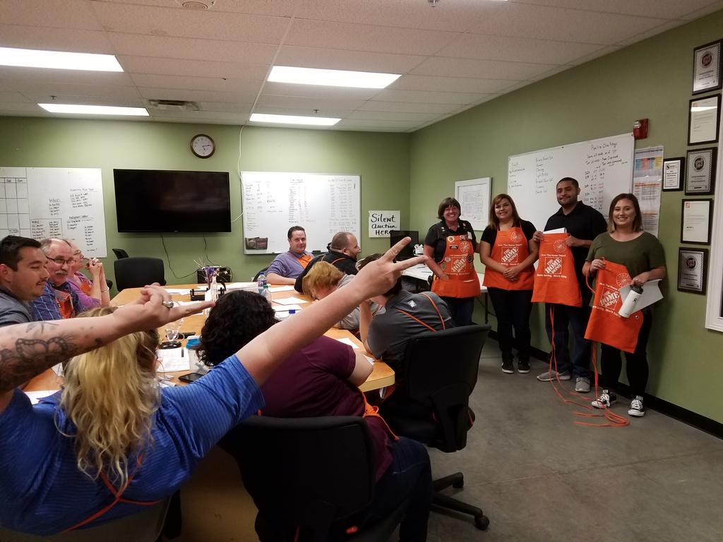 More newbies getting their Aprons in staff. Welcome Ati and Bethany and transfer Marina!@cvalade33 @LaurelHappe@MatthewZacek@JesseWilkie007