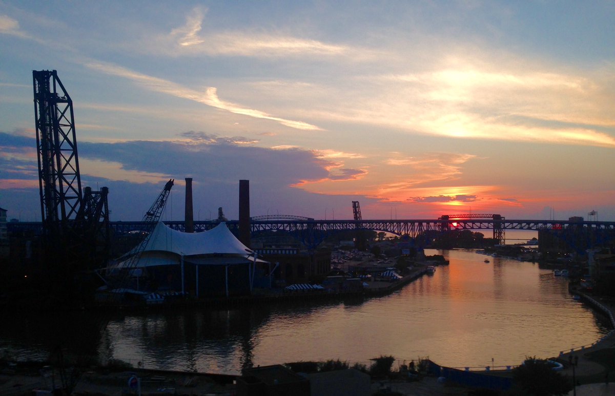 ShareTheRiver's tweet photo. Just another Cleveland summer #sunset over the #CuyahogaRiver and #LakeErie #FinallyFeelsLikeSummer https://t.co/1dOOcACfLE