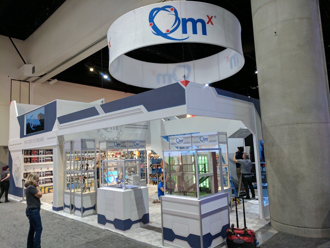 QMxInsider's tweet photo. Any interest in some teaser photos, I wonder? 🤔#SDCC2017 https://t.co/JC17FFDLCC
