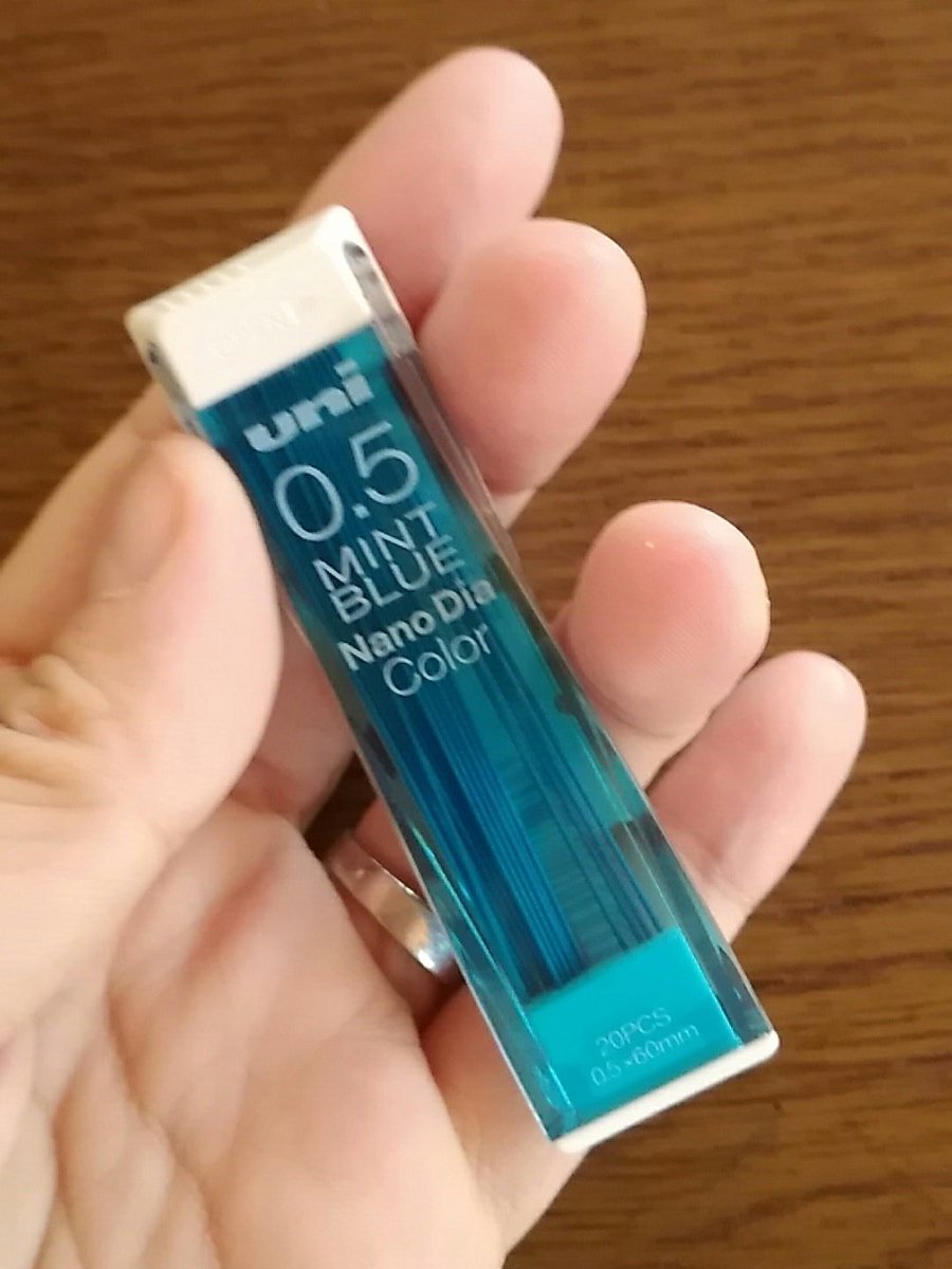 前川さなえ Uniの水色シャー芯 パッケージ変わってたのか 売り場に見当たらないから焦ったー T Co 1igon7lg Twitter