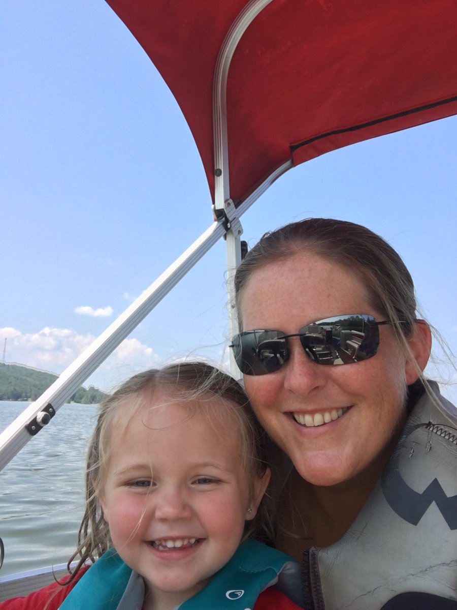 mert74jones's tweet photo. Lake days are awesome with my family, wishing everyday was a lake day#lovingthelake#onthepontoon. #MakingWaves #catchinrays https://t.co/JP8b9Kw3mC