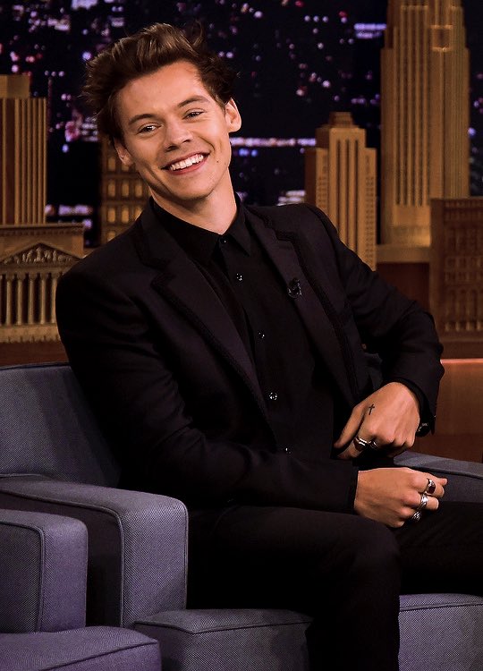 harrybanano's tweet photo. Podemos hacer una estatua de este hombre please? 😍
#HarryStyles https://t.co/IfDszwQX8T