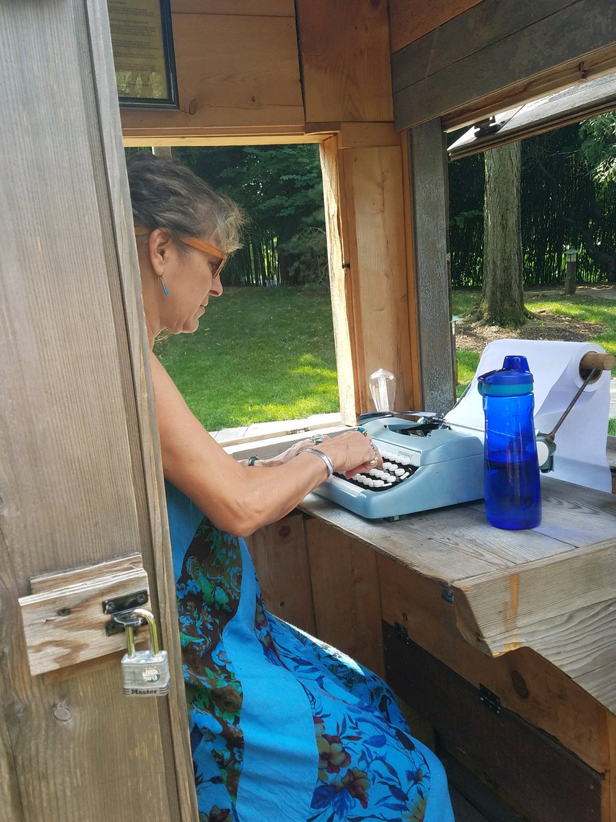 Lisa McTague tweet media