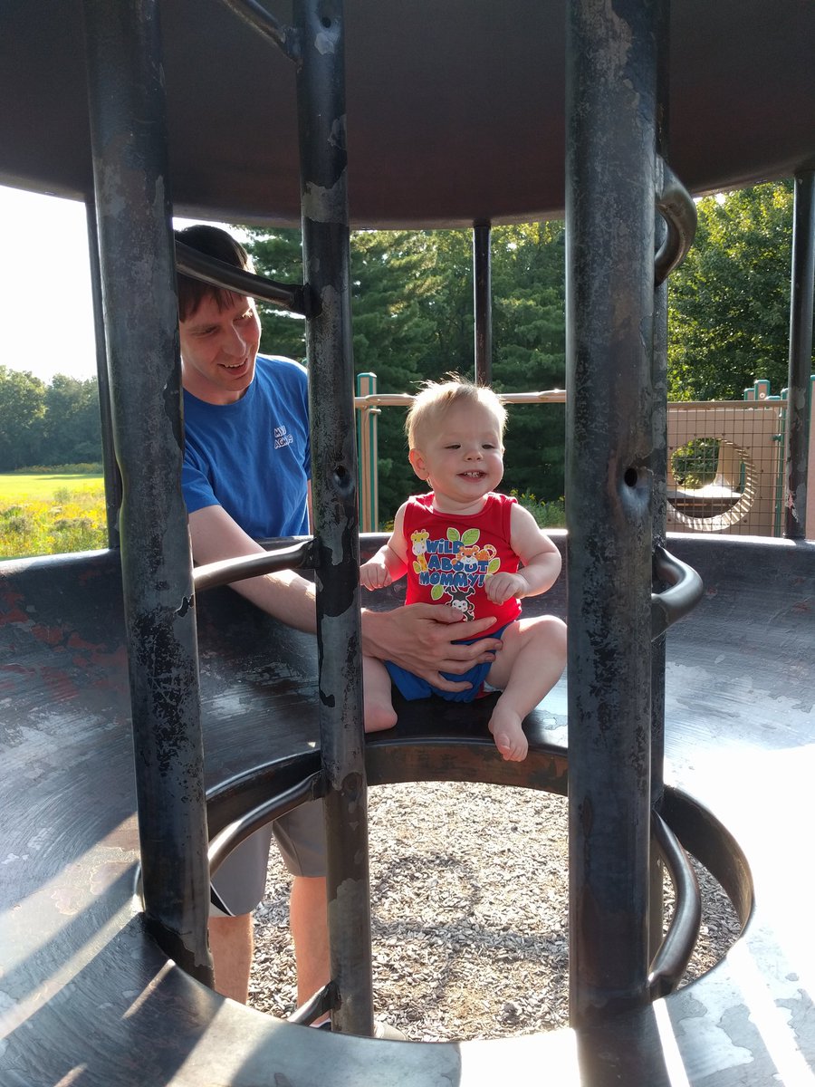 kindle_cards's tweet photo. @CentWashParks Hanging out in the cage #itsaCWPDsummer https://t.co/78tXPI5cBX