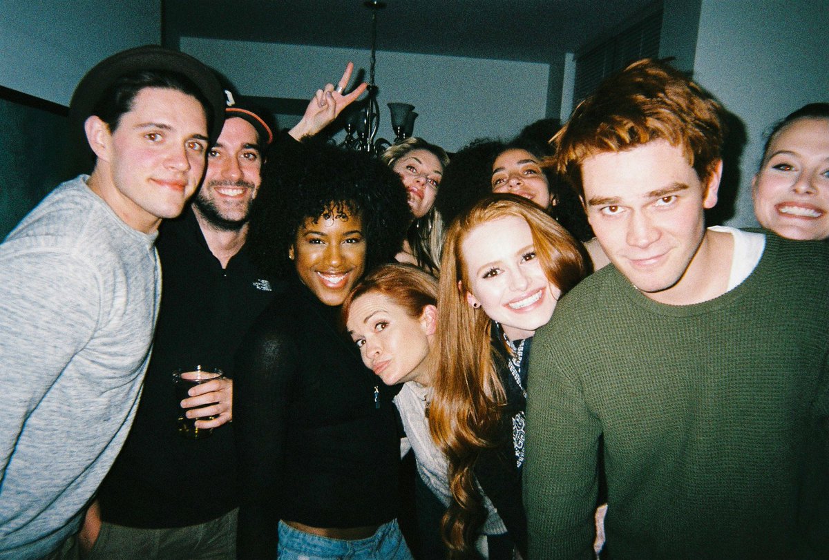 archie_con's tweet photo. Get your friends and family and come to enjoy a fantastic weekend in #Brussels with #Riverdale cast during #ArchieCon 2018! #notmiss https://t.co/UeXyieMKlK