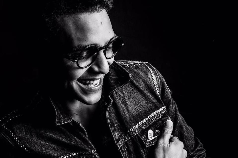 cokotorresmusic's tweet photo. ... y lo que estaba sintiendo🎼 era que yo de ti ya me estaba enamorando, si... #MeLaQuedoMirando @cokotorresmusic #LaMusicaNosUNe #Saludoo✌️ https://t.co/VBTNwKo1hL