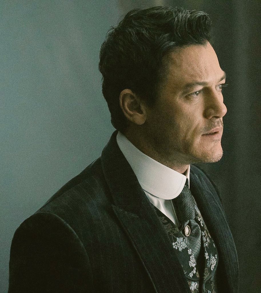 MarilynLuketeer's tweet photo. Luke Evans as John Schuyler Moore in #TheAlienist 🎬🎬🎬 #LukeEvans #JohnMoore #MyEdit #MyCloseUp 💚💚 Can't wait to see 💚💚 I'm very excited 💚💚 https://t.co/qtlnu1CLIx