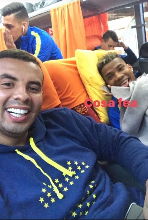 la12tuittera's tweet photo. Edwin Cardona " @wilmarBarrios8 me llamó y me dijo  ...." Vente pa' acá... que acá la armamos" 

Y la armaron nomas ... 🇨🇴 💙💛 https://t.co/9i0xhKwiEc