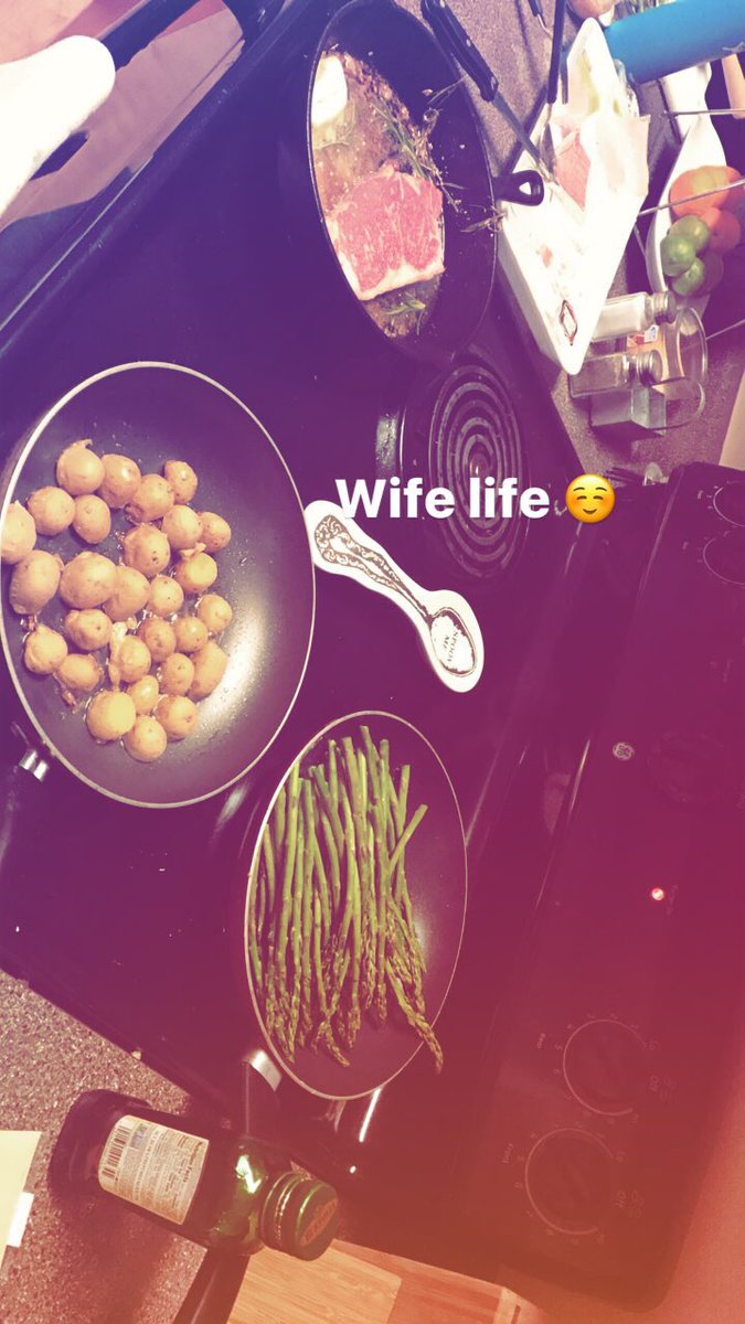 Lilabelly's tweet photo. Update on being a wife 😂🤤😍💕 https://t.co/BydHSzxknK