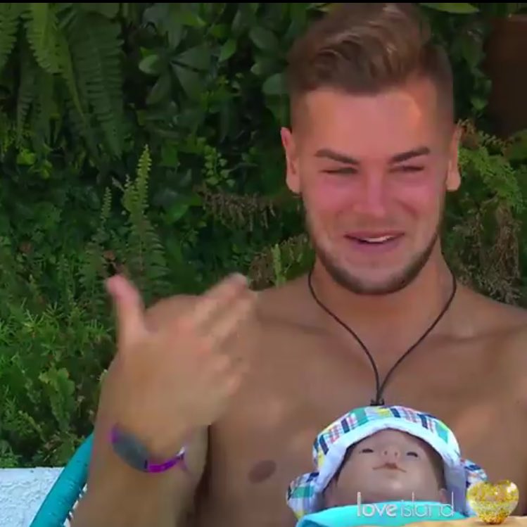 Man like cash hughes tell the other islanders SHUTUPPP! #loveisland