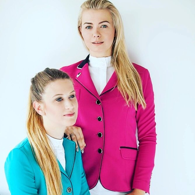 ShowJackets's tweet photo. Laguna&pink #showjacket #equestrian #equestrianstyle #fashionhorse #jumpjackets #SHOWJACKETS #ridersoutfit #showjumper #SHOWJUMPING https://t.co/5E0aC4DaA0