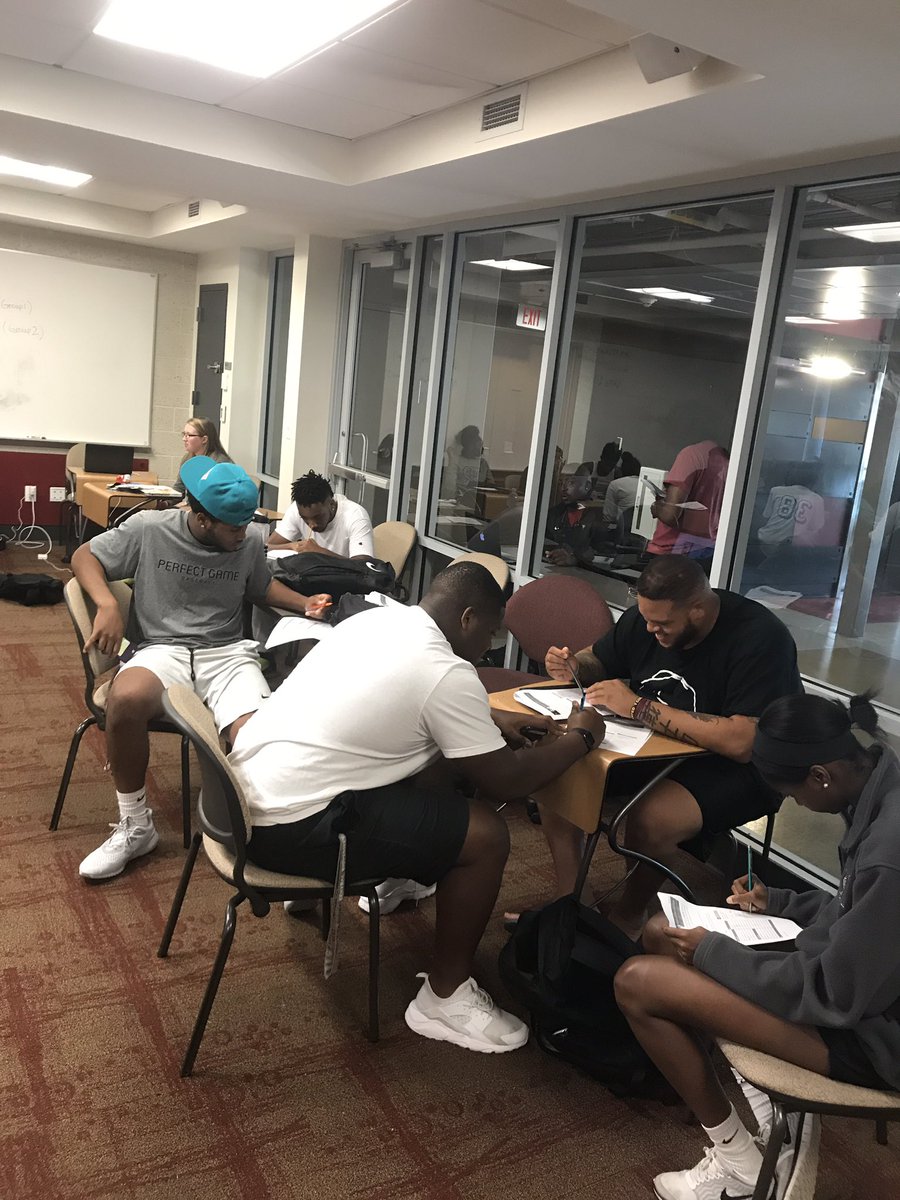 NCCUPSP's tweet photo. #PSP17 in UNIV 1100 discussing budgeting, financial planning, and money management! 🦅 https://t.co/kut2i9rEmd