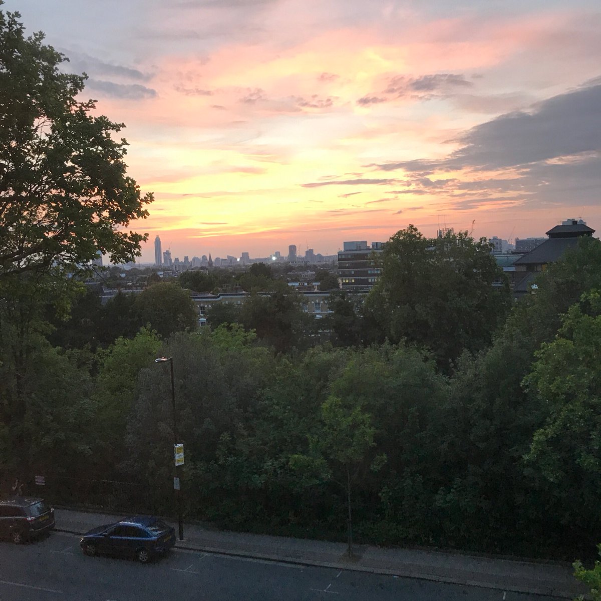 JoeHarveyHall's tweet photo. London sunset. #KeepSAfeAdventures #InternationalChildProtection #SacredResponsibilities https://t.co/uoIT9N49Kt