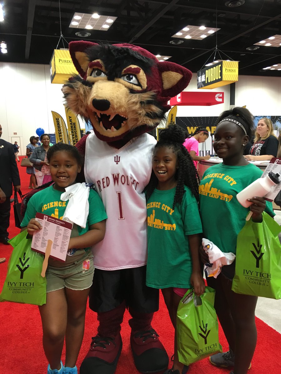 RufusIUE's tweet photo. Fun at Indiana Black Expo! #iueast #sc47 https://t.co/UqySyLrHjd