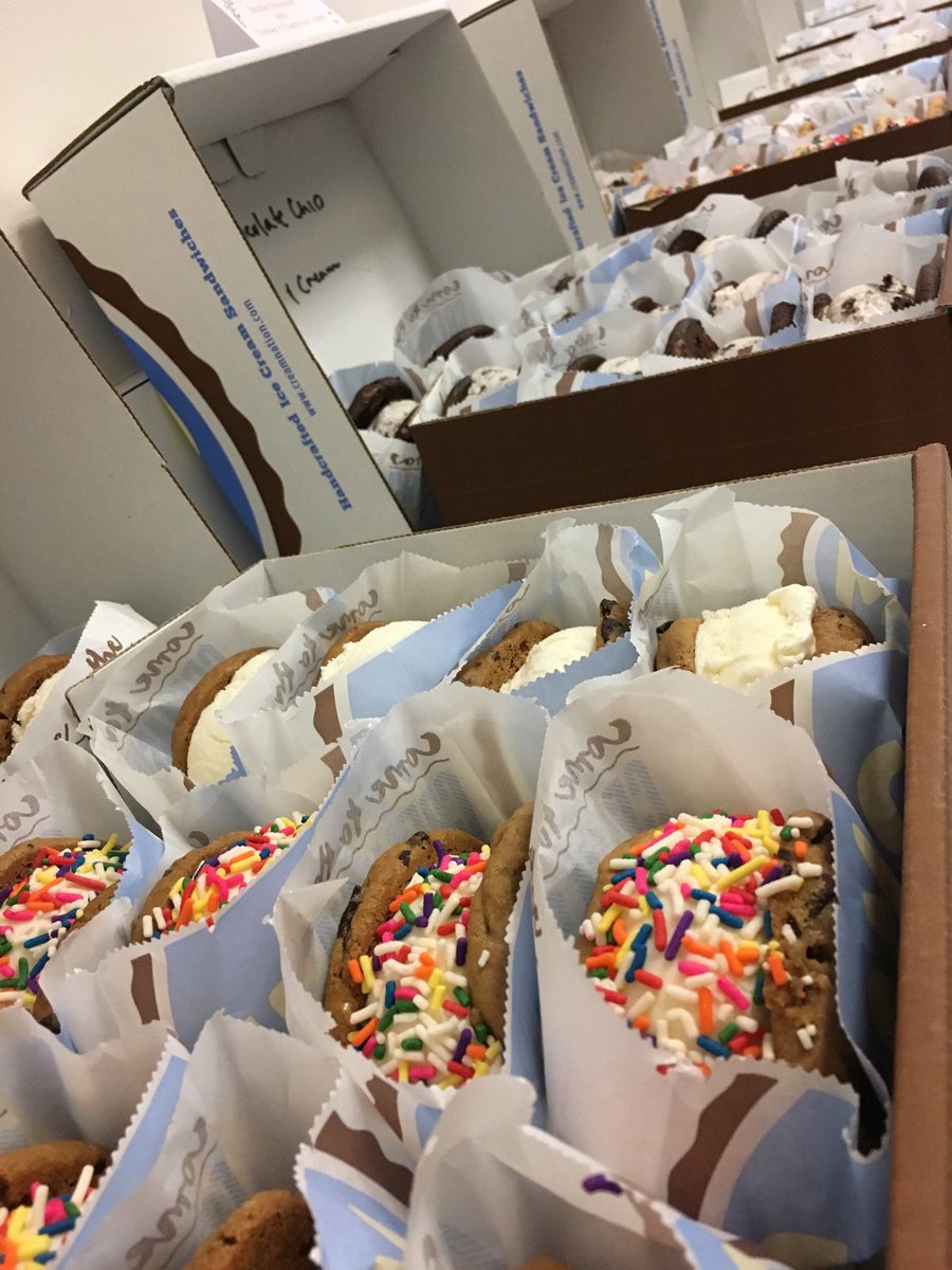 ASCJEvents's tweet photo. Happy @uscannenberg Summer Daze! ✌️🍪🍦😋 We love @creamnation! ☀️ https://t.co/gNnASwcNce