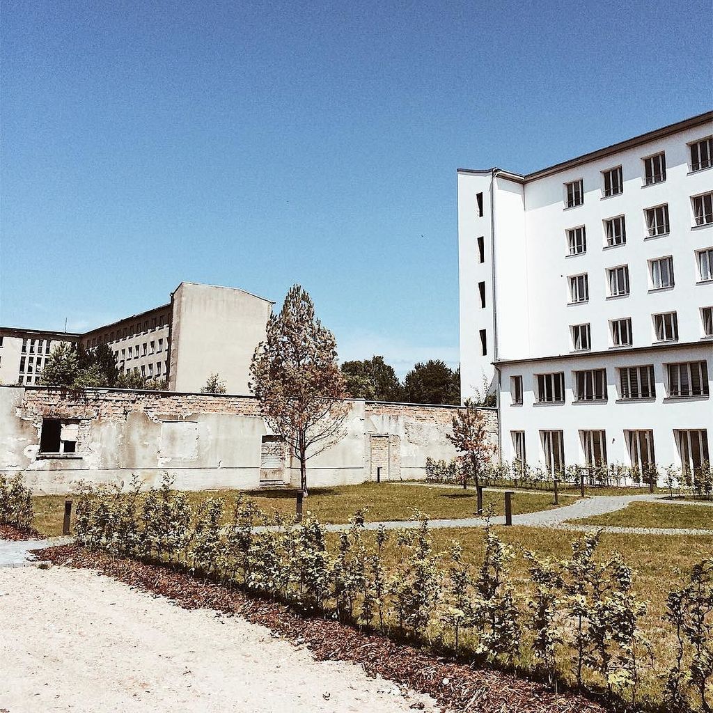electrofairy_de's tweet photo. Prora - a Place with a lot of History and now new homes ... surreal #MakePortraits #LandscapePhotography #Landscap… https://t.co/QaOCidSxTu https://t.co/JD2YiNVBOn