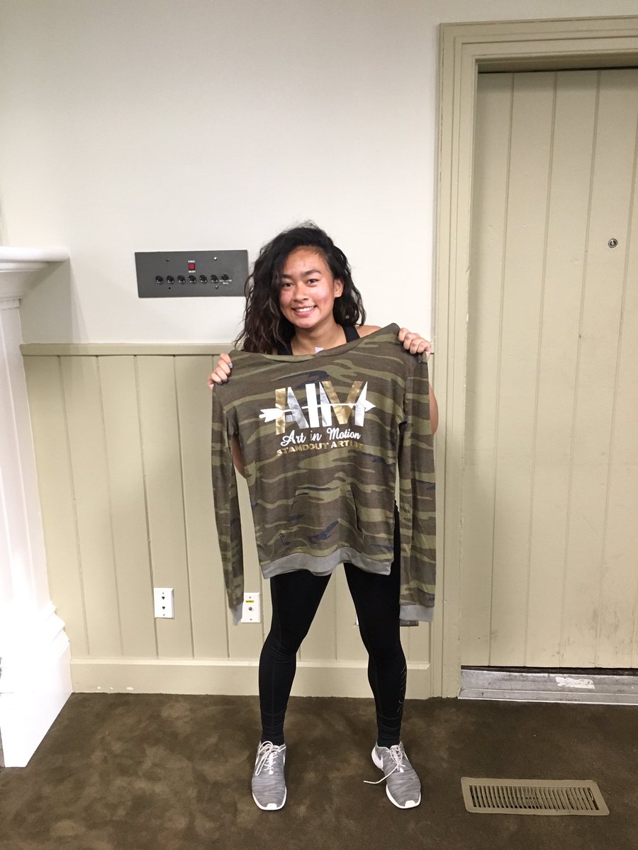 HunterDanceCo's tweet photo. Congrats to Nicki Ouk who was selected as one of two Stand Out Artists at Camp this week out of over 200 dancers! We 💙you Nicki! #DCisLyfe https://t.co/SJxmdU6nNb