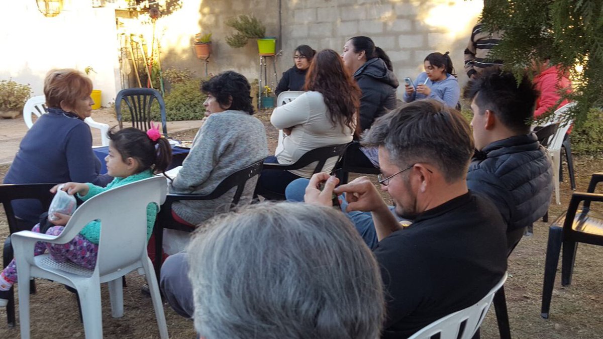 MSoleCarrizo's tweet photo. Seguimos conversando con los vecinos acerca del país que queremos. Gran mateada en Barrio Rosedal de Villa Quilino. https://t.co/gdgSRriKc0