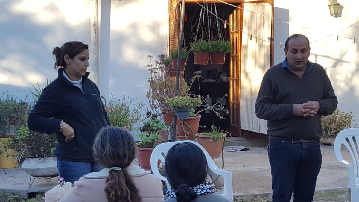 MSoleCarrizo's tweet photo. Seguimos conversando con los vecinos acerca del país que queremos. Gran mateada en Barrio Rosedal de Villa Quilino. https://t.co/gdgSRriKc0