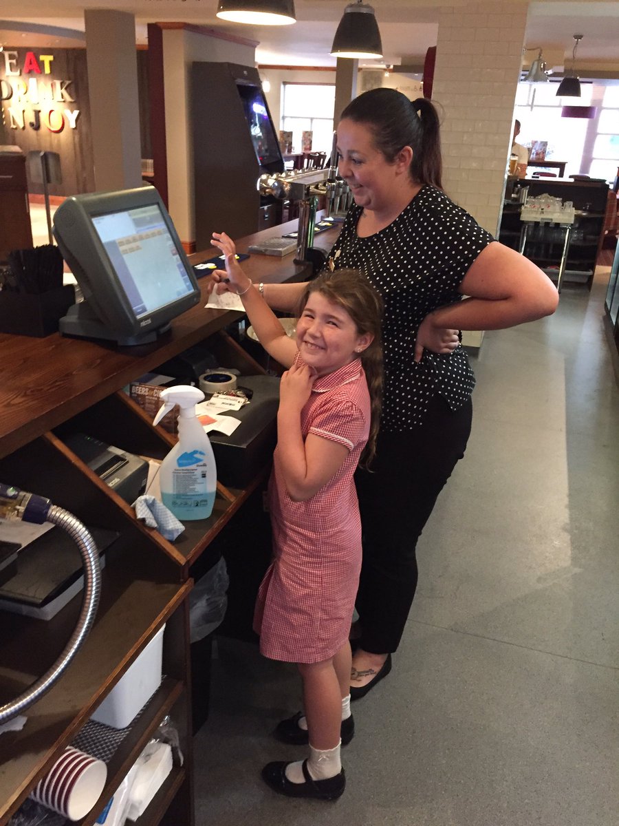 Daughter of our DGM wanted to be a team member for 5 minutes...no problem at Cross Point BF 😊#futureteammember <a href="/hawkeye1070/">Ian Hawkswood</a> <a href="/WeAreSUGM/">WeAreSUGM</a>
