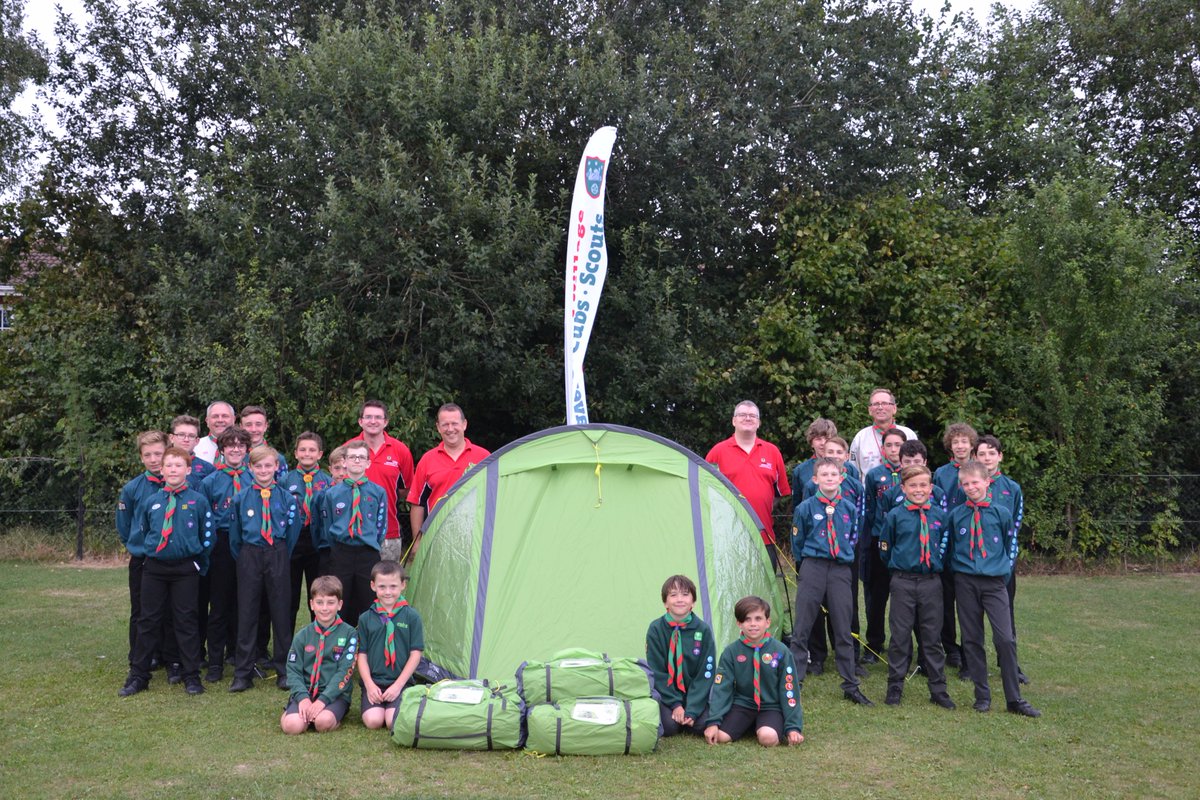 Proud to support 1st Langford Village Scout Group donating to them some new tents last night. @UKScouting #scouts <a href="/RoundTableBI/">Round Table</a> #Roundtable