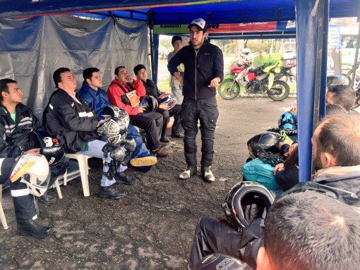 Bocarejo_JP's tweet photo. Gracias a #AutecoSocial y #RidePro por apoyo en capacitaciones a moteros: hace unos días con funcionarios del Distrito que manejan moto. https://t.co/l4DtYDlKUl