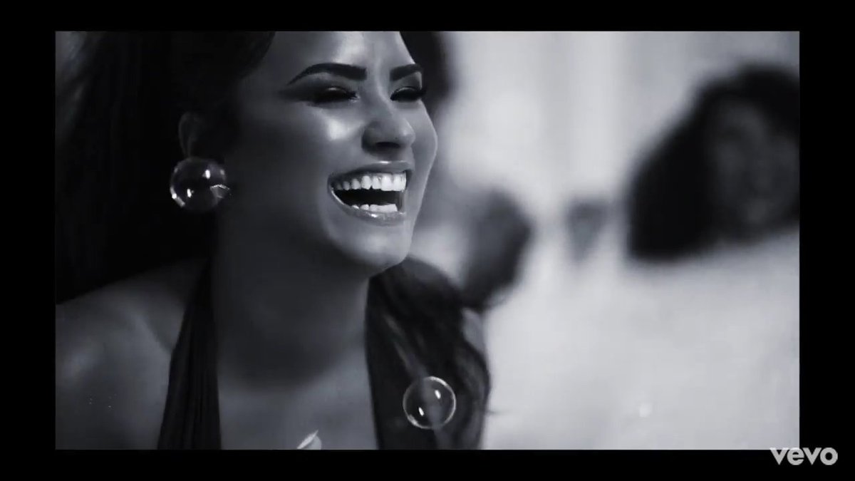 aelinwildfire__'s tweet photo. imagens das melhores partes do clipe, Sorry Not Sorry❤ @ddlovato
#SorryNotSorryVideo #WhatchSorryNotSorry https://t.co/KZYzLVNM05
